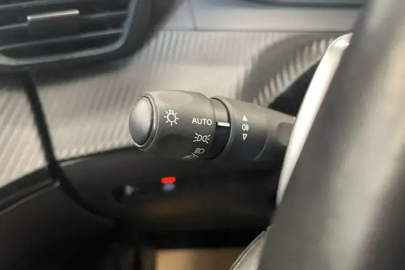 Peugeot 2008 din 2022 cu 134.010 km - oferta PEU144469 - foto 22