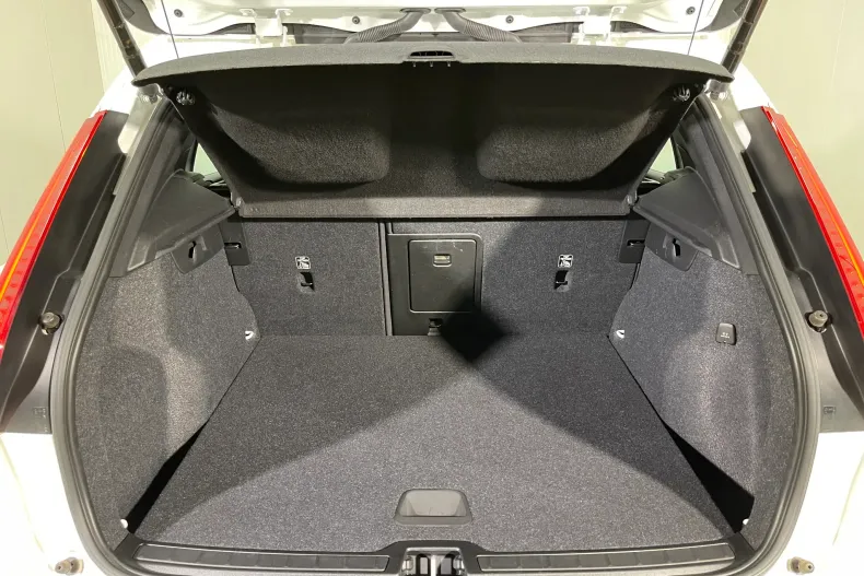 Volvo XC40 din 2021 cu 69.676 km - oferta VOL144470 - foto 12