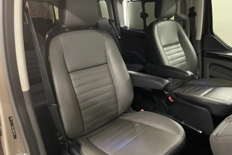 Ford Tourneo Custom din 2020 cu 108.601 km - oferta FOR144477 - foto 8