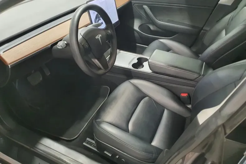 Tesla Model 3 din 2021 cu 72.471 km - oferta TES144502 - foto 4