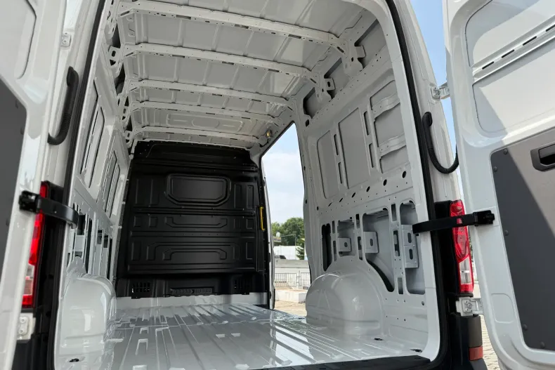 Volkswagen Crafter din 2024 cu 3 km - oferta VOL144557 - foto 11