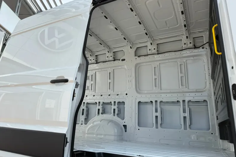 Volkswagen Crafter din 2024 cu 3 km - oferta VOL144557 - foto 12