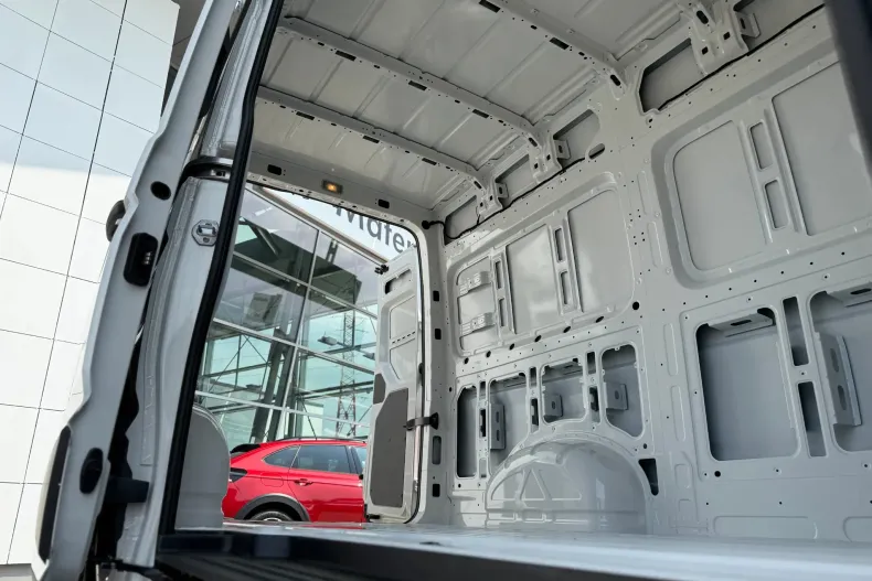 Volkswagen Crafter din 2024 cu 3 km - oferta VOL144557 - foto 13