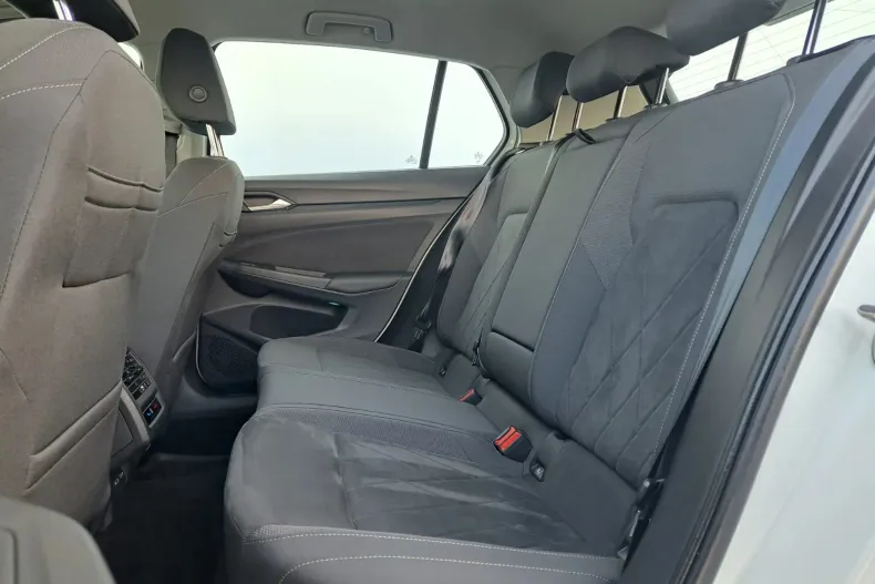 Volkswagen Golf din 2023 cu 22.237 km - oferta VOL144580 - foto 12