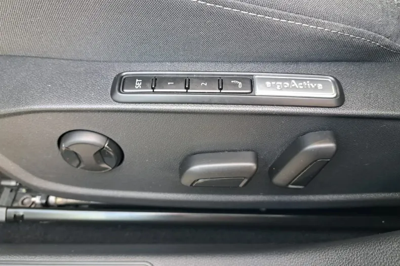 Volkswagen Golf din 2023 cu 22.237 km - oferta VOL144580 - foto 16