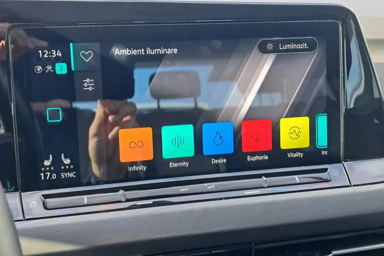 Volkswagen Golf din 2023 cu 22.237 km - oferta VOL144580 - foto 23