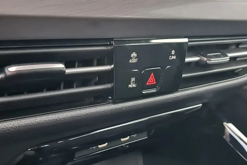 Volkswagen Golf din 2023 cu 22.237 km - oferta VOL144580 - foto 36