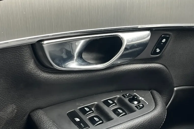 Volvo XC90 din 2021 cu 80.589 km - oferta VOL144638 - foto 20