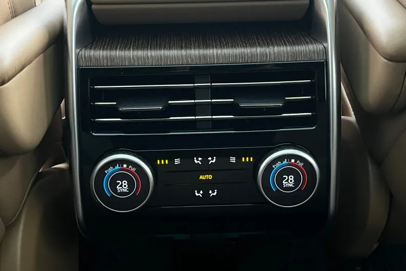 Land Rover Range Rover din 2024 cu 70.294 km - oferta LAN144641 - foto 13