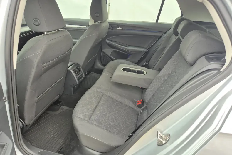 Volkswagen Golf din 2024 cu 50.929 km - oferta VOL144689 - foto 13