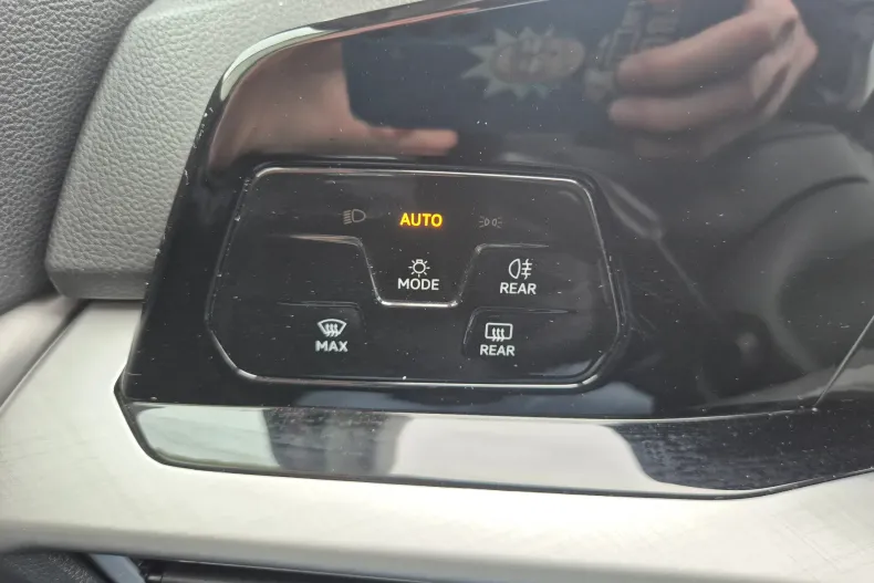 Volkswagen Golf din 2024 cu 50.929 km - oferta VOL144689 - foto 34