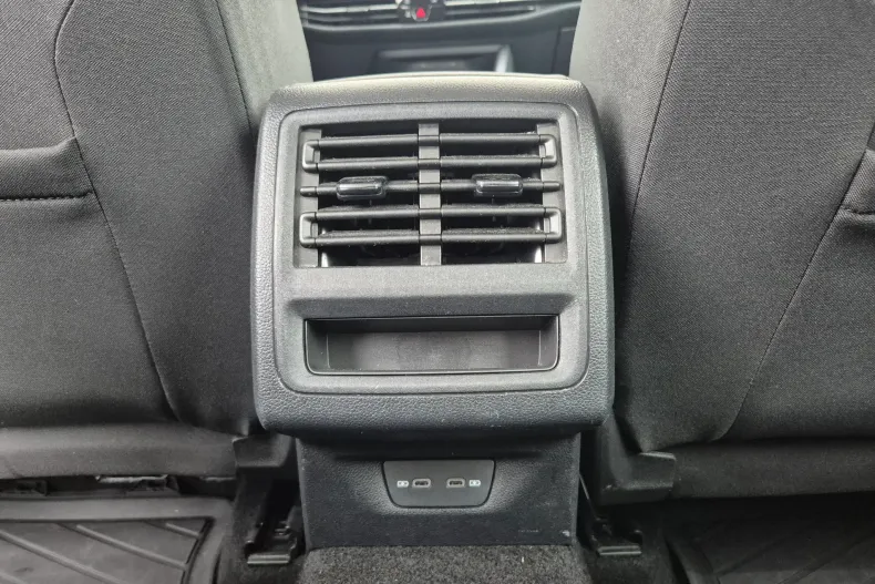 Volkswagen Golf din 2024 cu 50.929 km - oferta VOL144689 - foto 35