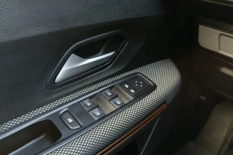 Dacia Sandero Stepway din 2023 cu 83.280 km - oferta DAC144695 - foto 13