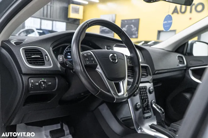 Volvo V40 din 2020 cu 175.583 km - oferta VOL144750 - foto 6