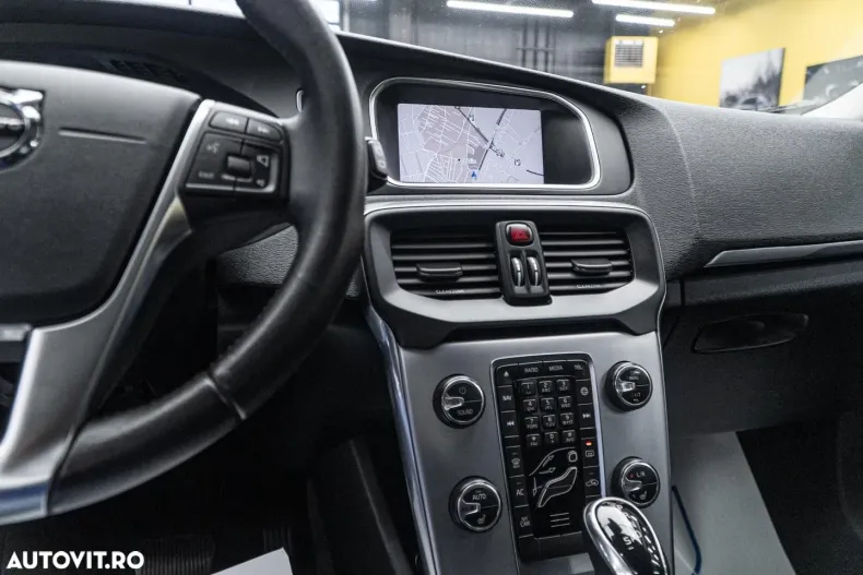 Volvo V40 din 2020 cu 175.583 km - oferta VOL144750 - foto 26