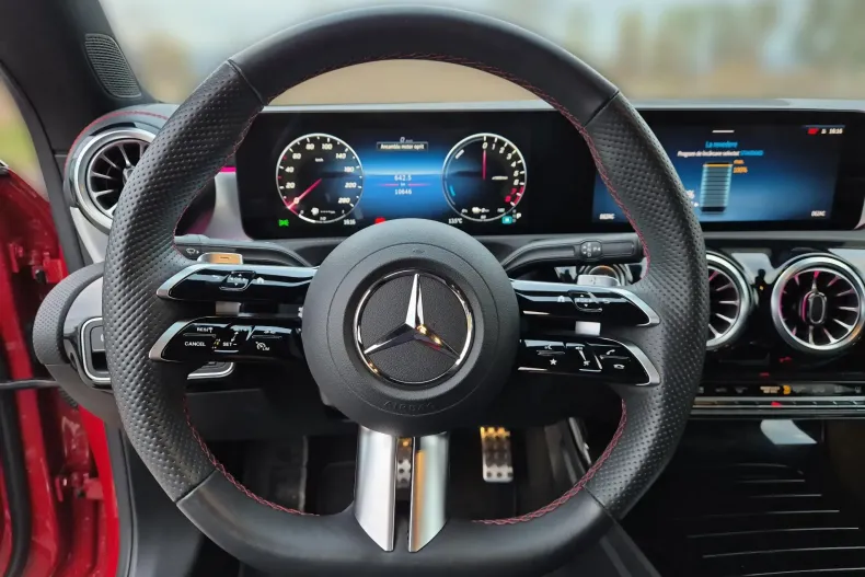 Mercedes-Benz CLA din 2024 cu 10.660 km - oferta MER144770 - foto 12