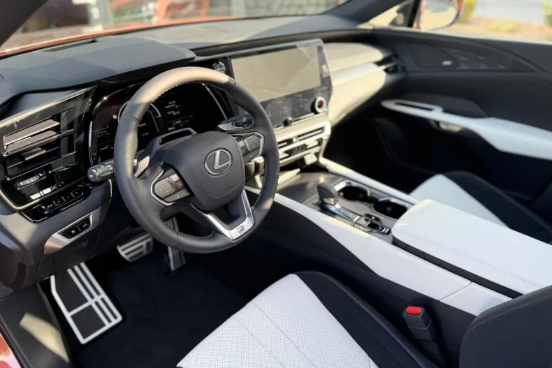 Lexus Seria RX din 2025 cu 10 km - oferta LEX144840 - foto 4