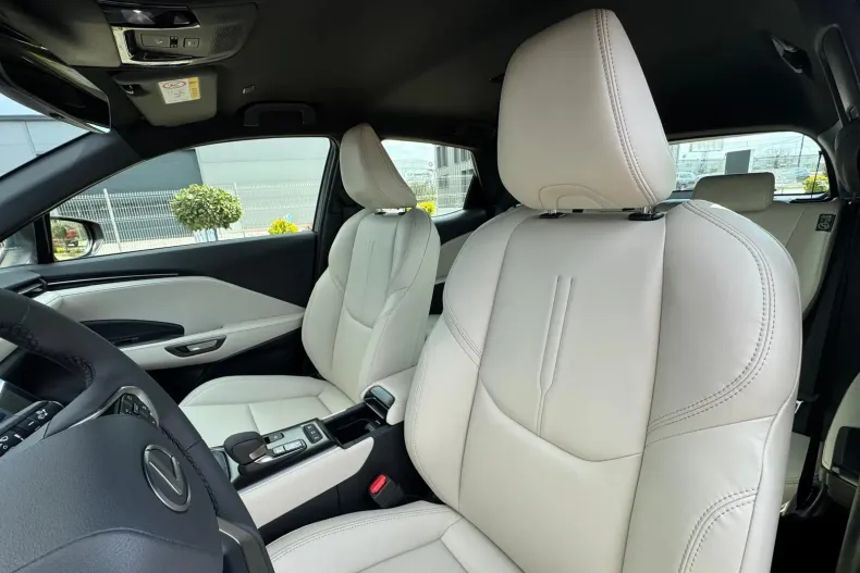 Lexus LBX din 2024 cu 2.500 km - oferta LEX144844 - foto 26