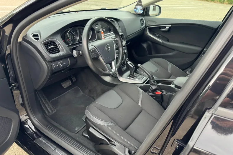 Volvo V40 din 2019 cu 170.900 km - oferta VOL144847 - foto 7