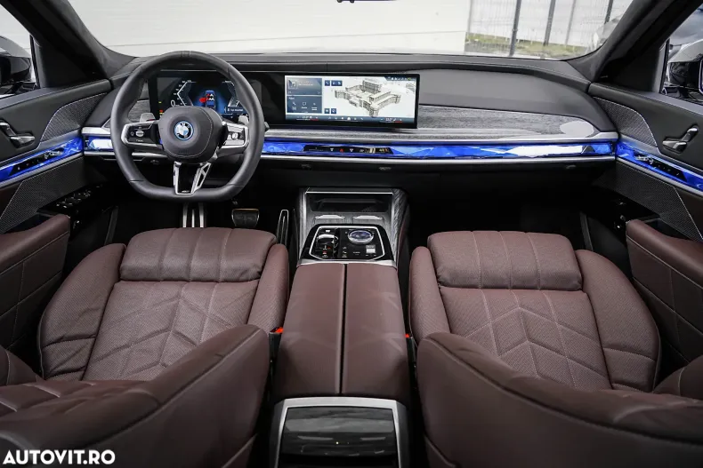 BMW Seria 7 din 2024 cu 4.800 km - oferta BMW144884 - foto 3