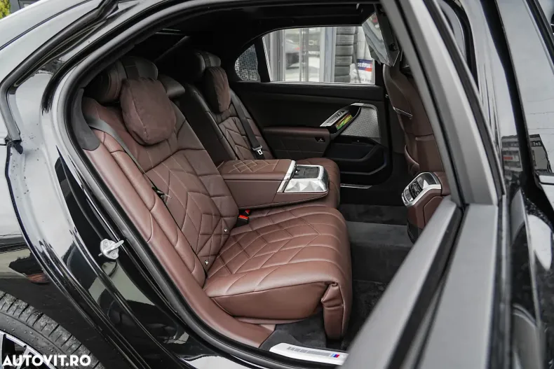 BMW Seria 7 din 2024 cu 4.800 km - oferta BMW144884 - foto 21