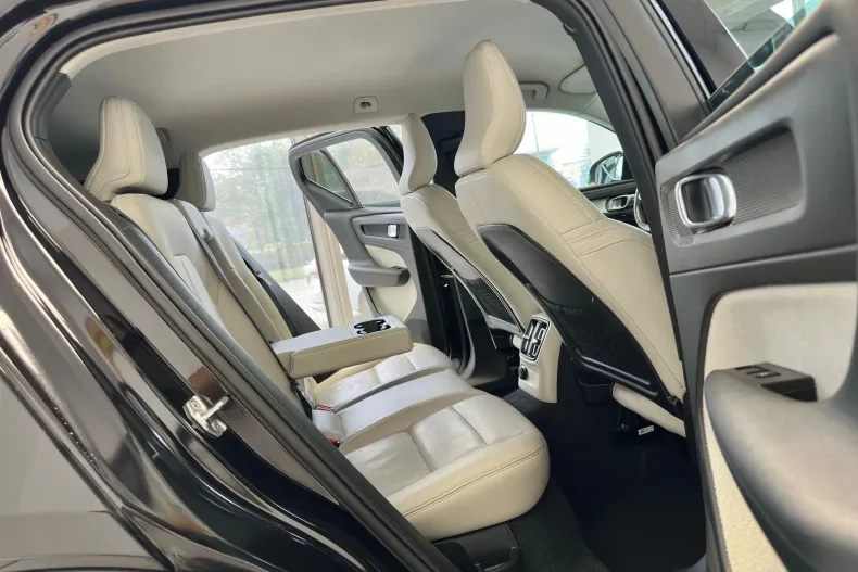 Volvo XC40 din 2021 cu 140.000 km - oferta VOL144942 - foto 10