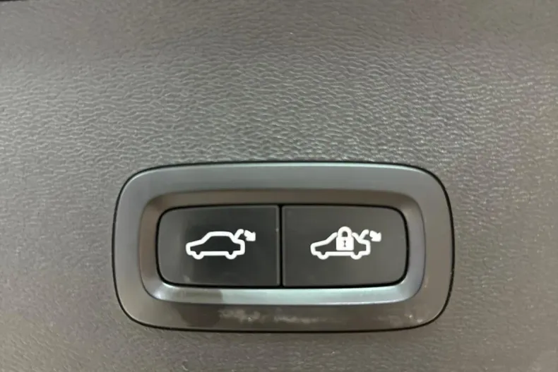 Volvo XC40 din 2021 cu 140.000 km - oferta VOL144942 - foto 17