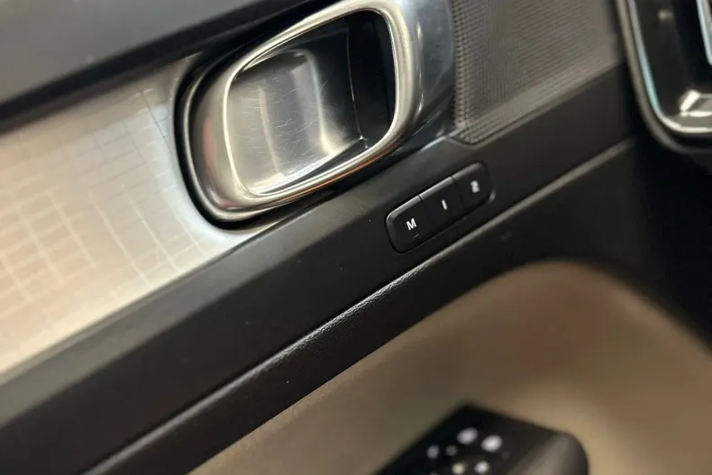 Volvo XC40 din 2021 cu 140.000 km - oferta VOL144942 - foto 18