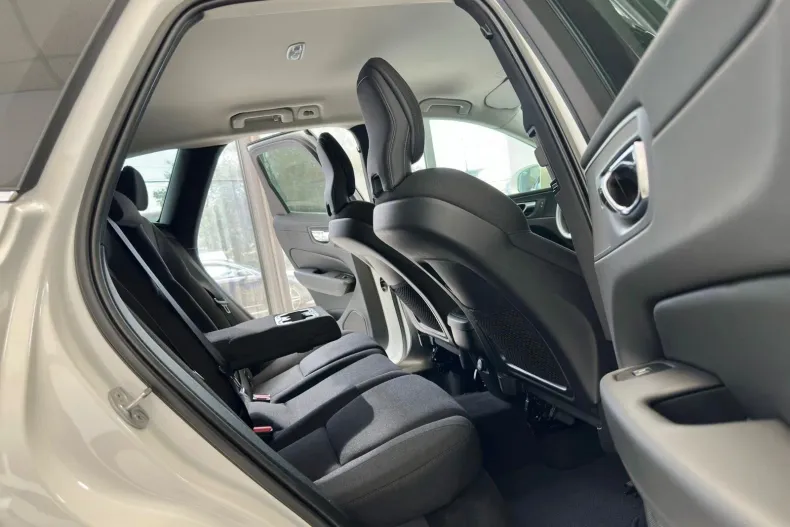 Volvo XC60 din 2022 cu 169.000 km - oferta VOL144945 - foto 10