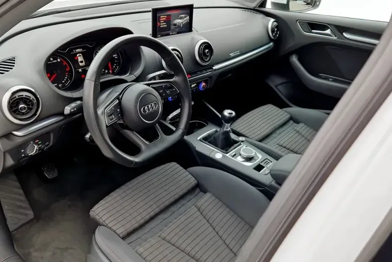 Audi A3 din 2019 cu 42.443 km - oferta AUD145033 - foto 17