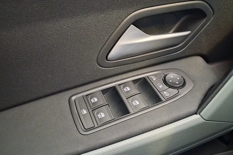 Dacia Duster din 2024 cu 4.678 km - oferta DAC145057 - foto 13