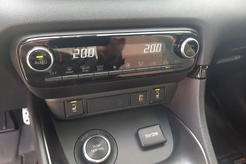 Toyota Yaris din 2020 cu 93.964 km - oferta TOY145061 - foto 21