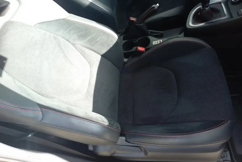 Toyota Yaris din 2020 cu 93.964 km - oferta TOY145061 - foto 28