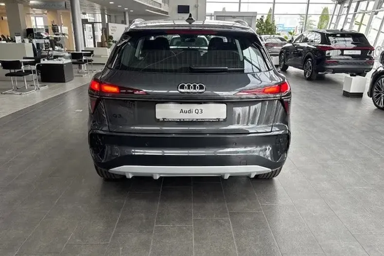 Audi Q3 din 2025 cu 1 km - oferta AUD145070 - foto 3