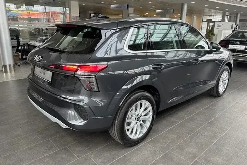 Audi Q3 din 2025 cu 1 km - oferta AUD145070 - foto 4