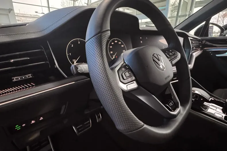 Volkswagen Touareg din 2025 cu 6 km - oferta VOL145093 - foto 12