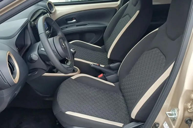 Toyota Aygo (X) din 2025 cu 4.050 km - oferta TOY145110 - foto 8