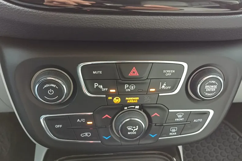 Jeep Compass din 2019 cu 104.379 km - oferta JEE145112 - foto 18