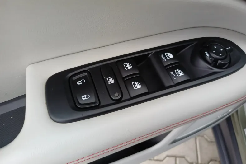 Jeep Compass din 2019 cu 104.379 km - oferta JEE145112 - foto 19