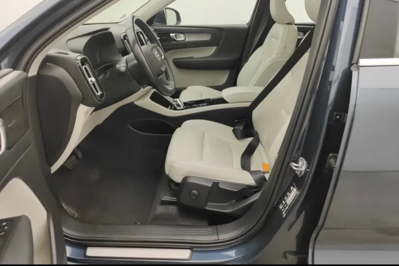 Volvo XC40 din 2021 cu 107.700 km - oferta VOL145144 - foto 3