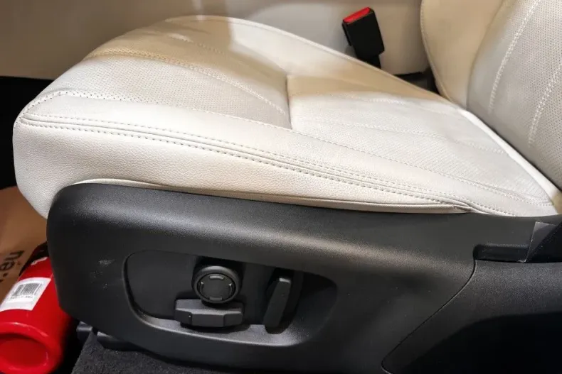 Land Rover Range Rover Velar din 2023 cu 27.201 km - oferta LAN145186 - foto 7