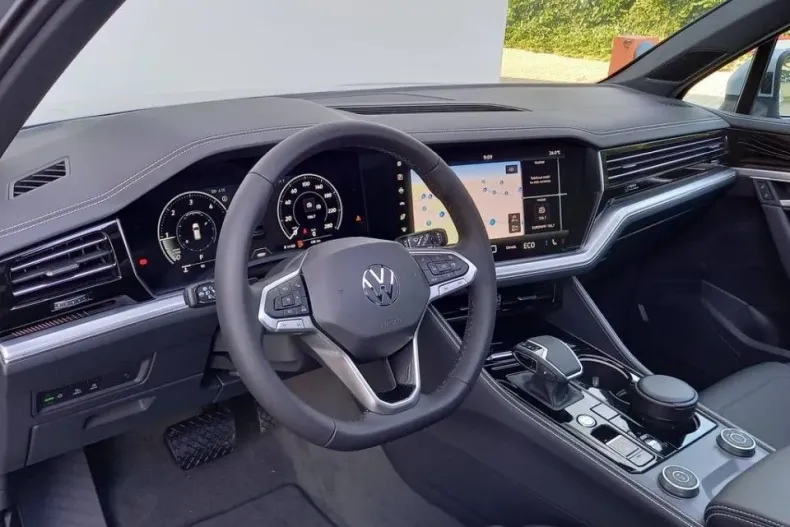 Volkswagen Touareg din 2025 cu 1.000 km - oferta VOL145191 - foto 5