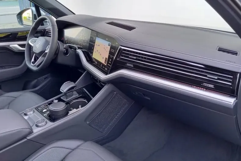 Volkswagen Touareg din 2025 cu 1.000 km - oferta VOL145191 - foto 8