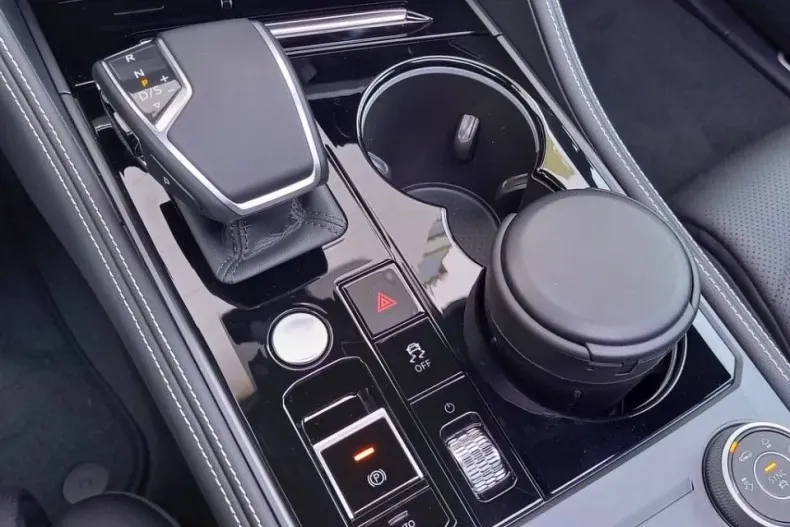 Volkswagen Touareg din 2025 cu 1.000 km - oferta VOL145191 - foto 27