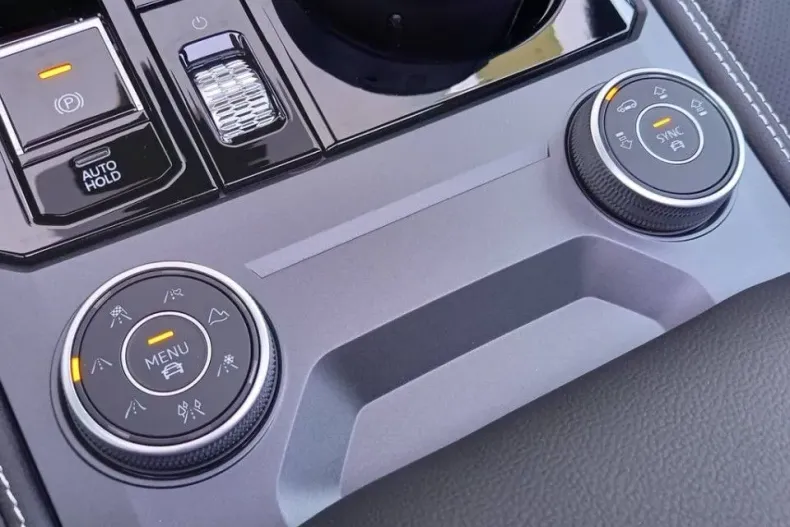 Volkswagen Touareg din 2025 cu 1.000 km - oferta VOL145191 - foto 28