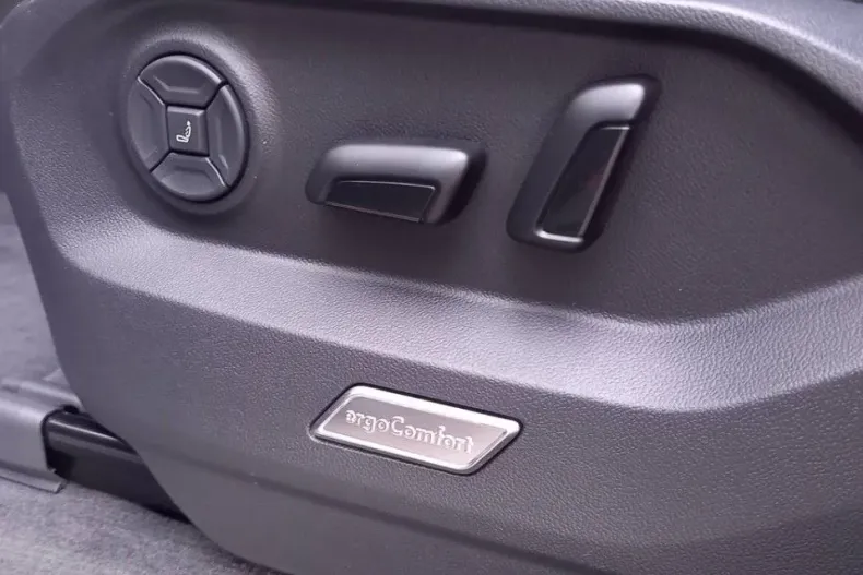 Volkswagen Touareg din 2025 cu 1.000 km - oferta VOL145191 - foto 31