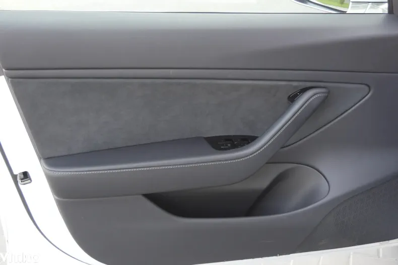 Tesla Model 3 din 2019 cu 66.957 km - oferta TES145247 - foto 3