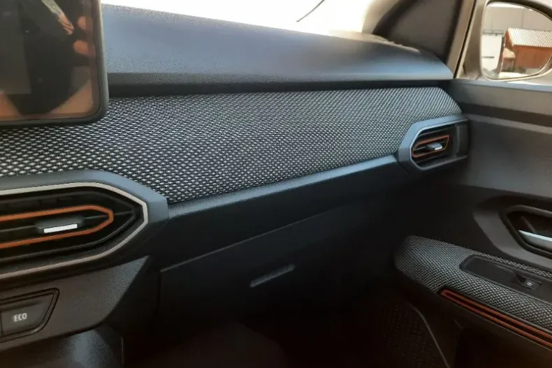 Dacia Sandero din 2023 cu 36.992 km - oferta DAC145274 - foto 24