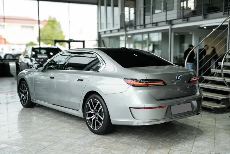 BMW Seria 7 din 2024 cu 17.800 km - oferta BMW145275 - foto 5