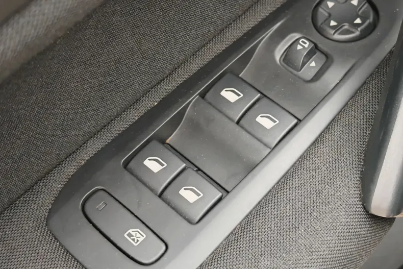 Peugeot 308 din 2020 cu 94.322 km - oferta PEU145288 - foto 25